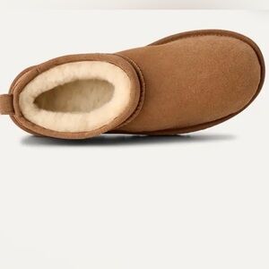 UGG Women's Classic ultra mini Boot Size 7 Chestnut New in box